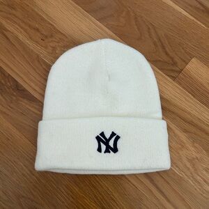 Mashable Yankees Beanie - NWOT